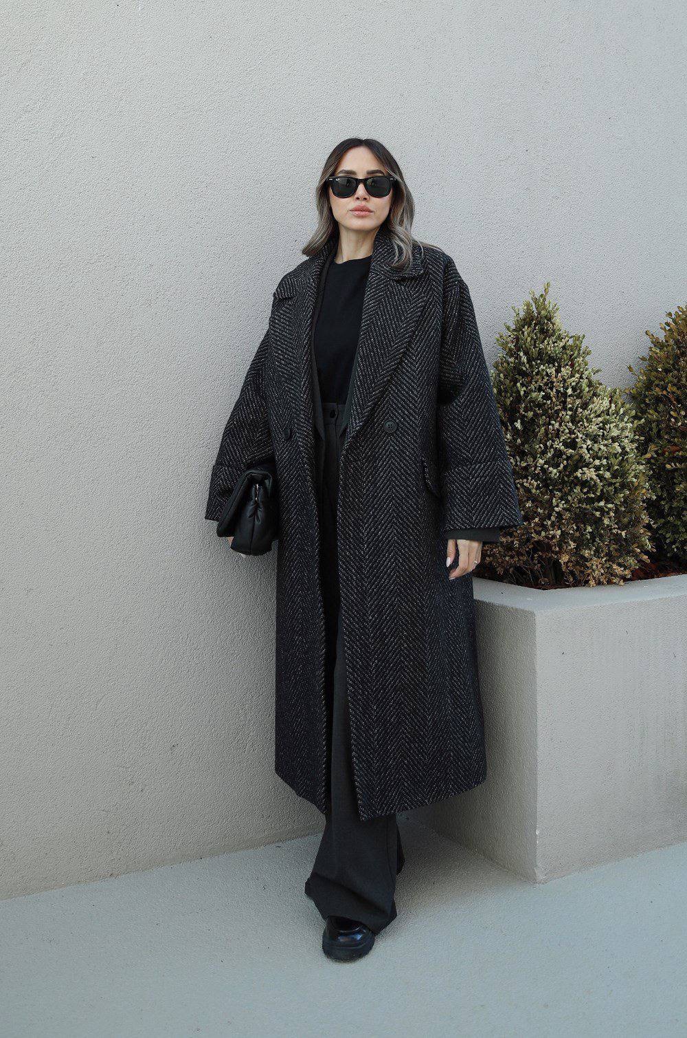 DP black stripped cachemire coat